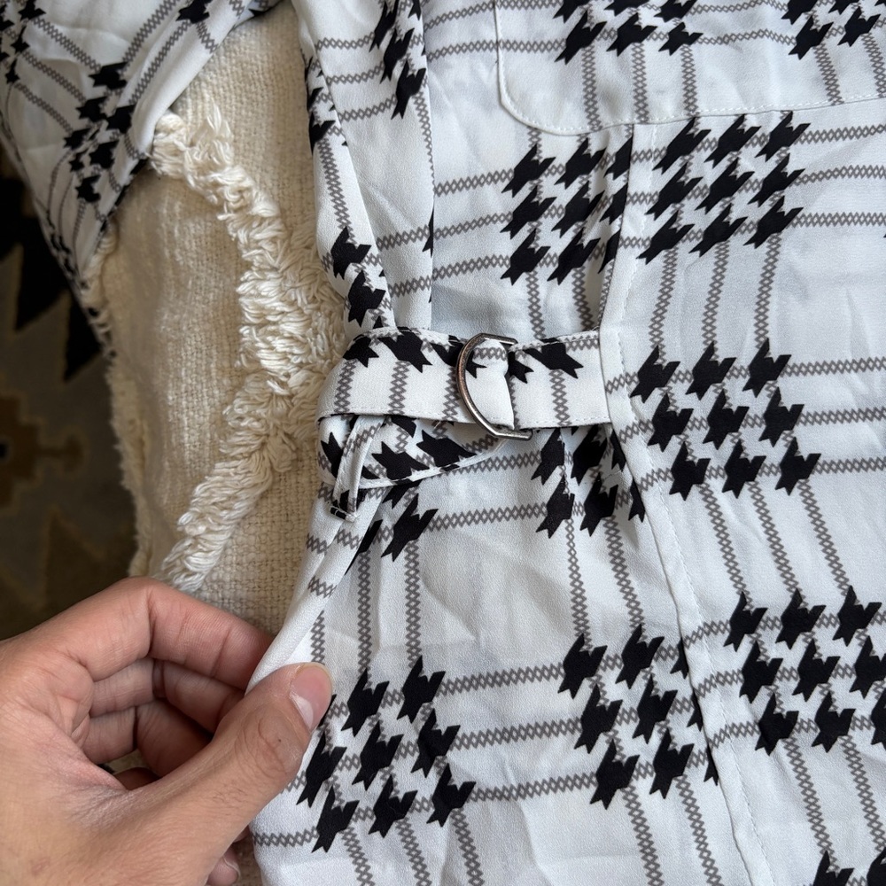 Reitmans Black & White Grid Houndstooth Button-Up Blouse - Picture 4 of 10